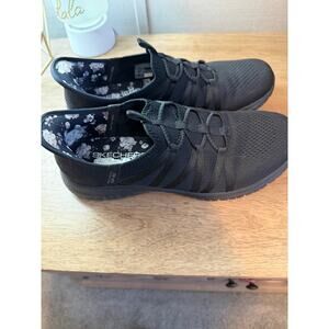 Like New Sketchers women's slip in sneakers